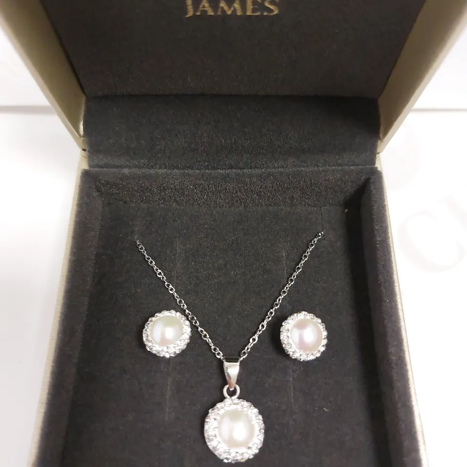 BOXED WARREN JAMES SILVER EFFECT WITH SPARKLE STONE NECKLACE AND EARRING SET