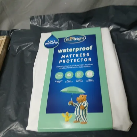 BOX OF APPROXIMATELY 12 ASSORTED HOUSEHOLD ITEMS INCLUDING WATERPROOF MATTRESS PROTECTOR , PICTURE FRAME KIT AND AIR FRYER LINERS 