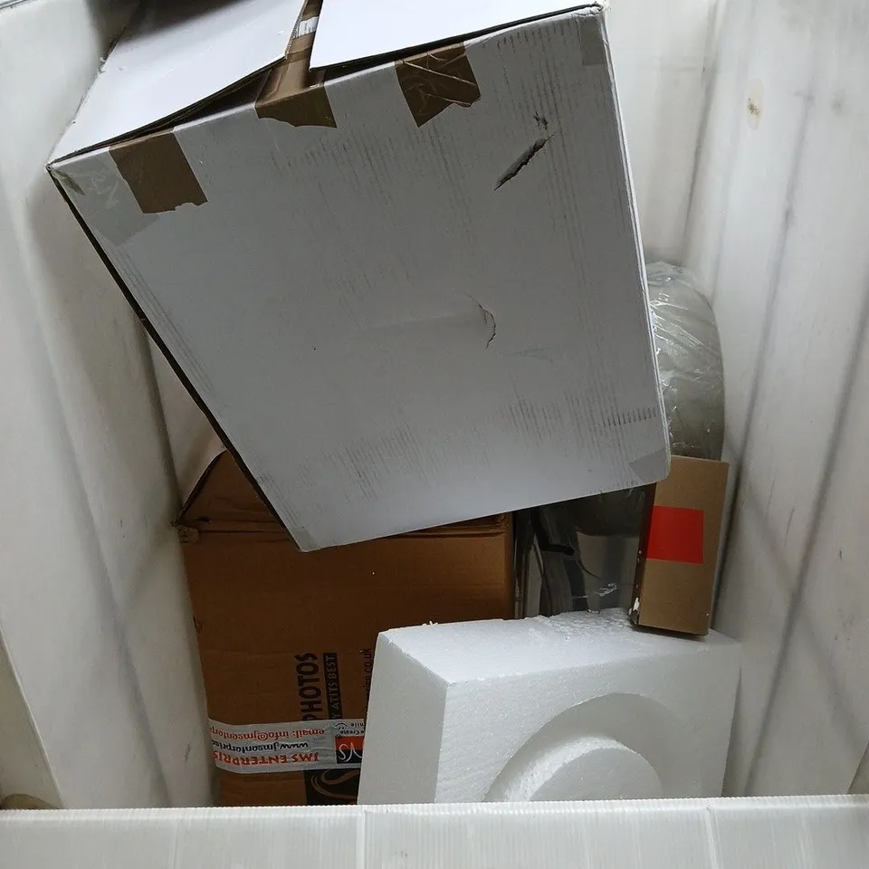 CAGE OF APPROXIMATELY 10 ASSORTED ITEMS TO INCLUDE GNOME, FESTIVE DECORATIONS, FOOD STORAGE BOXES ETC