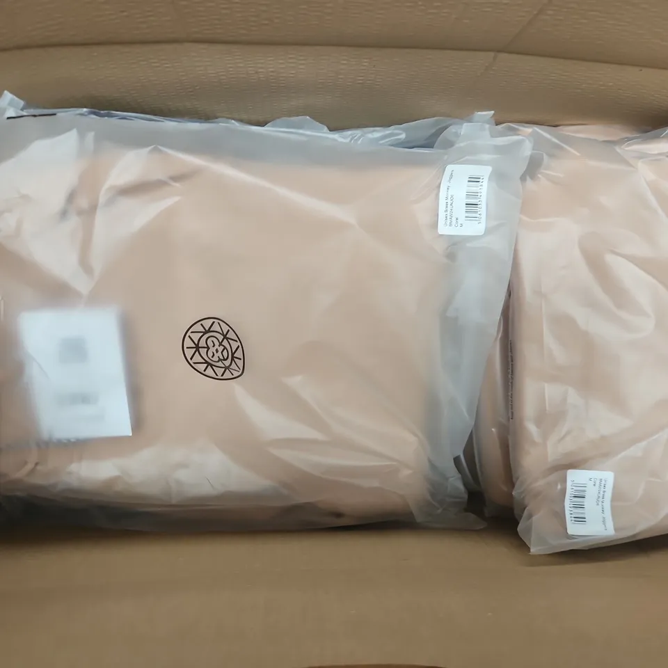 APPROXIMATELY 26 ASSORTED BAGGED CLOTHING ITEMS IN VARIOUS SIZES TO INCLUDE MENS GET YOUR COLD ON SHORTS IN NAVY & UNISEX BRASS MONKEY JOGGERS IN CORAL