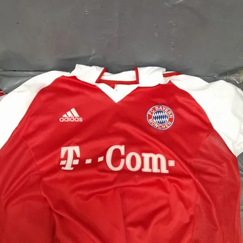 BAYERN MUNICH 'MAKAAY 10' SIGNED JERSEY 