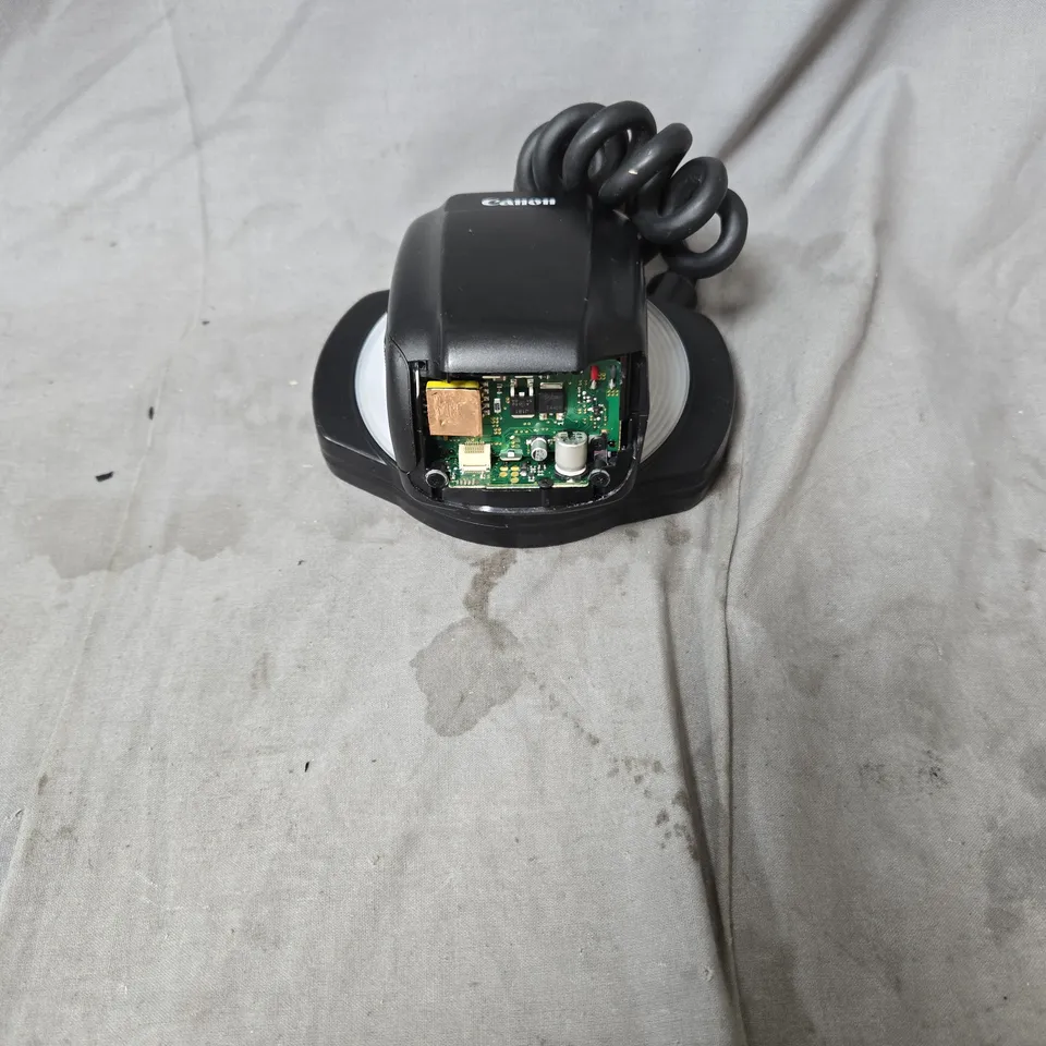 CANON MACRO RING LITE MR-14EX II WITH CONTROLLER – ACCESSORY FOR MACRO PHOTOGRAPHY. MISSING BOTTOM PANEL