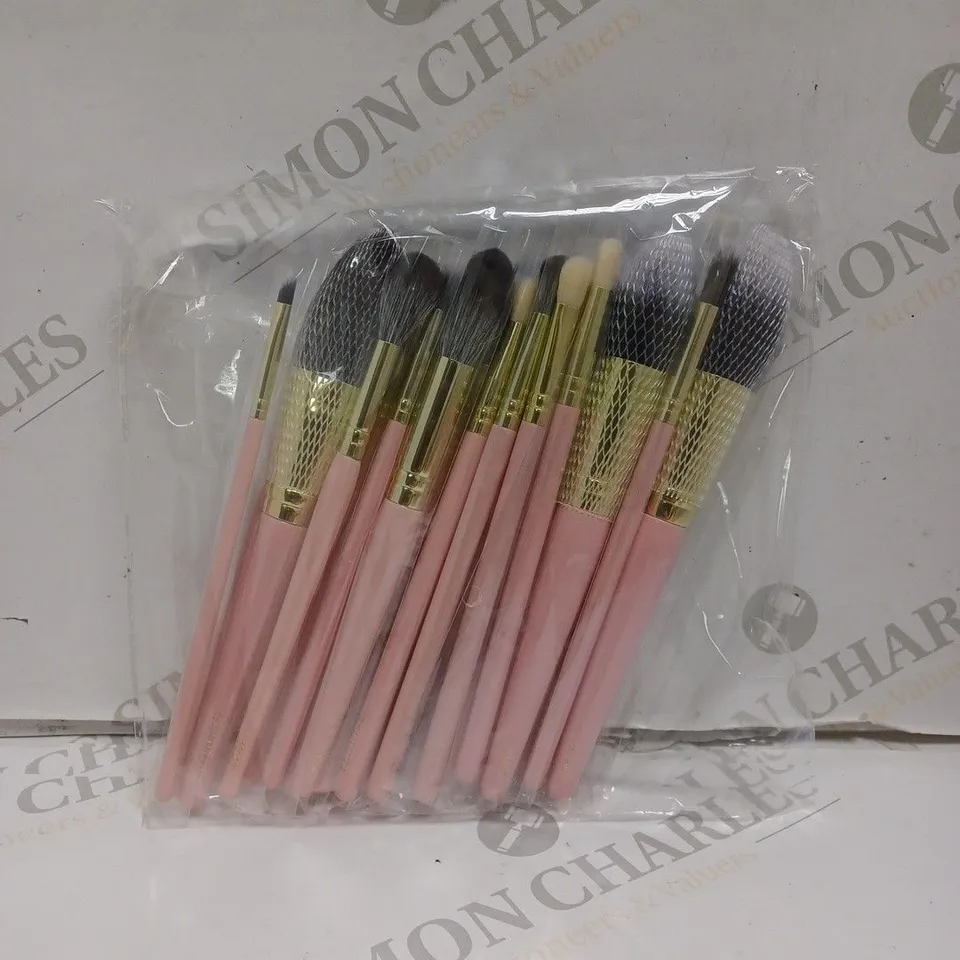 SEALED PLOUISE BRUSH SET. 