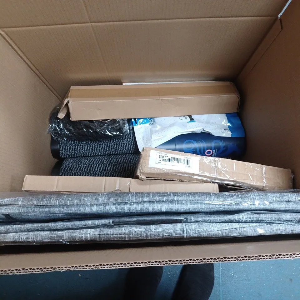 APPROXIMATELY 15 ASSORTED HOUSEHOLD ITEMS TO INCLUDE PARASOL BASE, WALLPAPER AND STORAGE BOXES