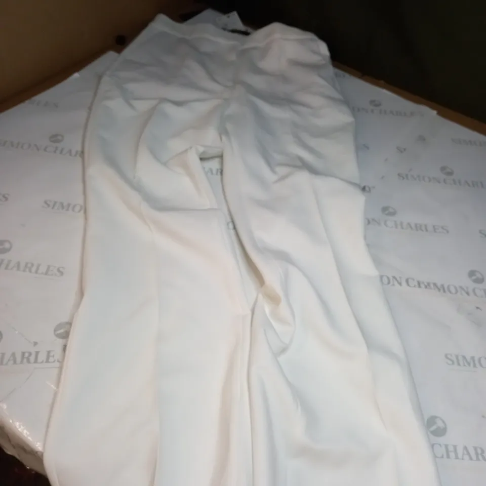LARGE WHITE ZARA TROUSERS 