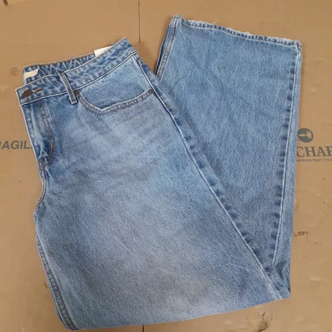 LEVI LOW LOOSE JEANS SIZE 31 X 32 