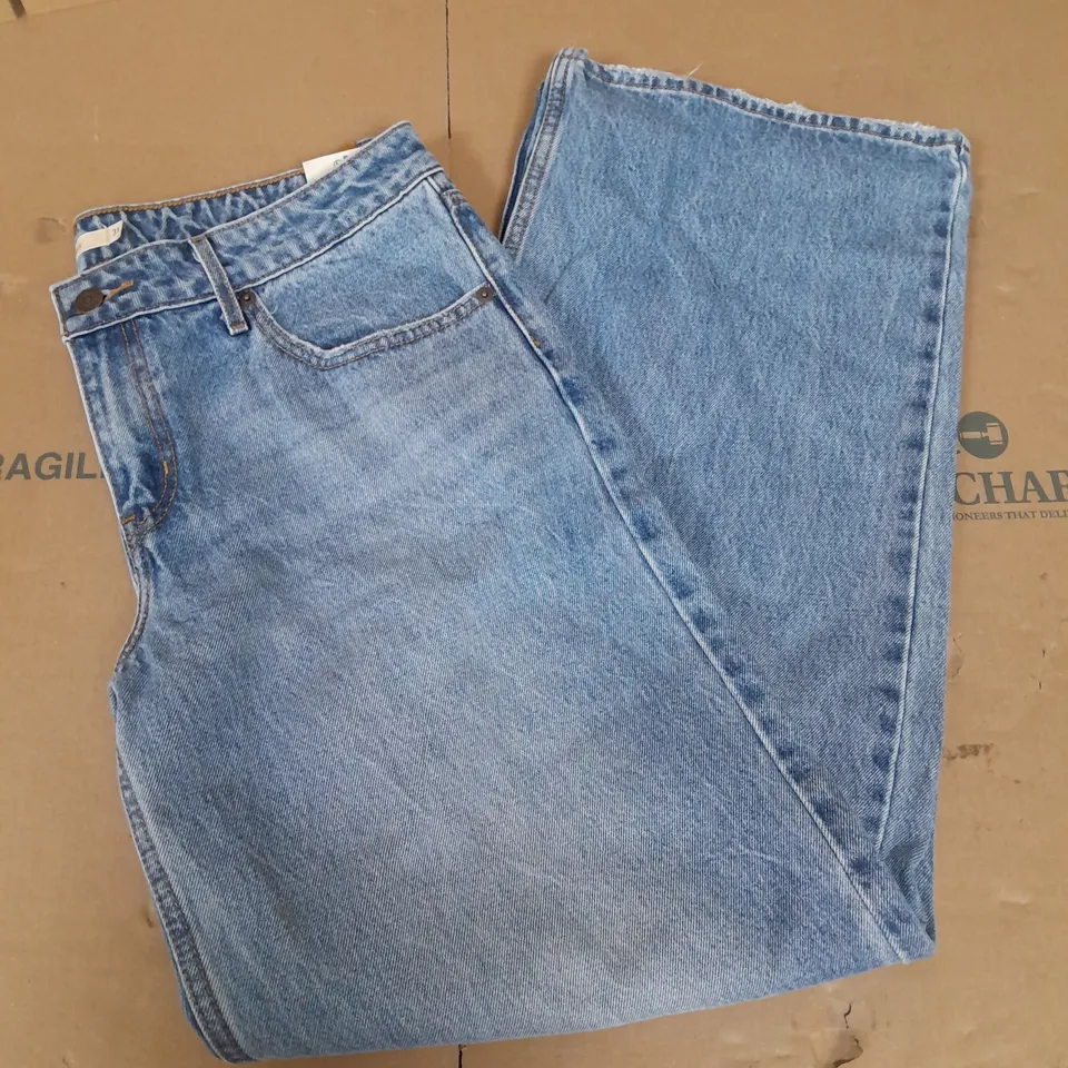 LEVI LOW LOOSE JEANS SIZE 31 X 32 