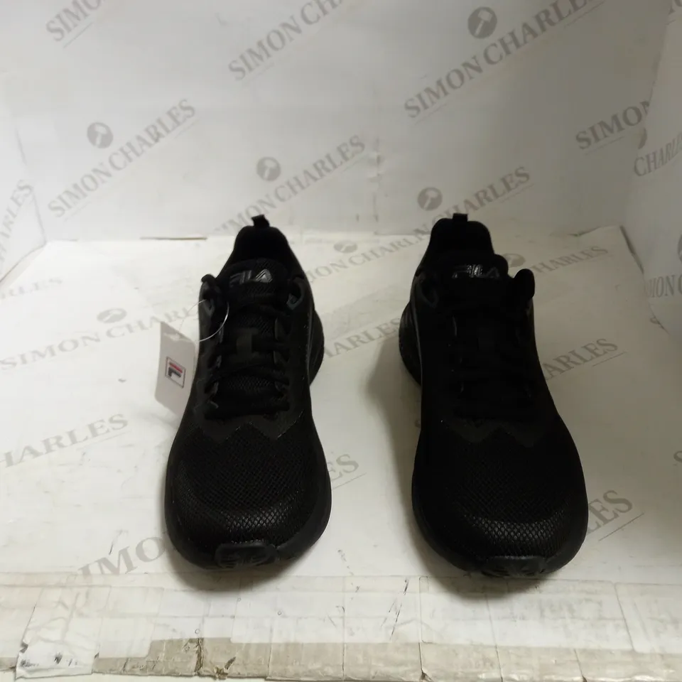 FILA TRAZOROS BLACK/BLACK - SIZE 5 JNR 