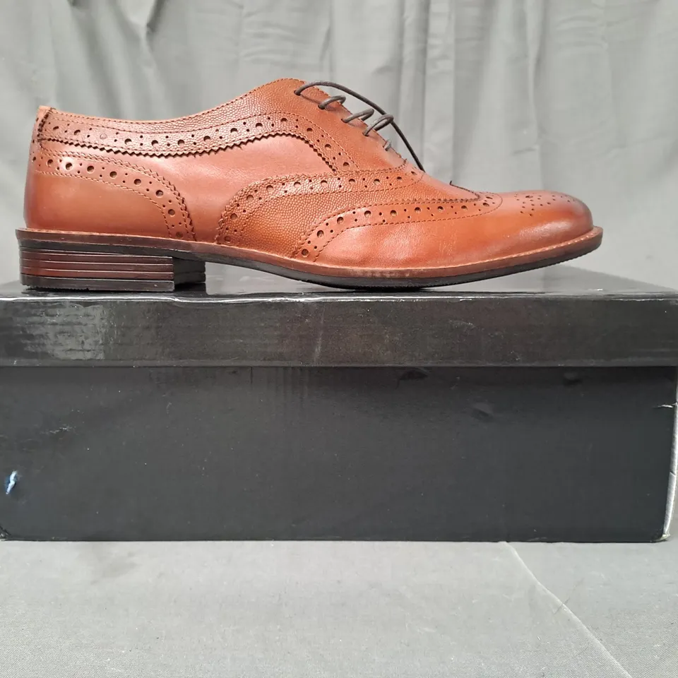 BOXED PAIR OF SKOPES LACE UP SHOES IN TAN (ODD SIZES)