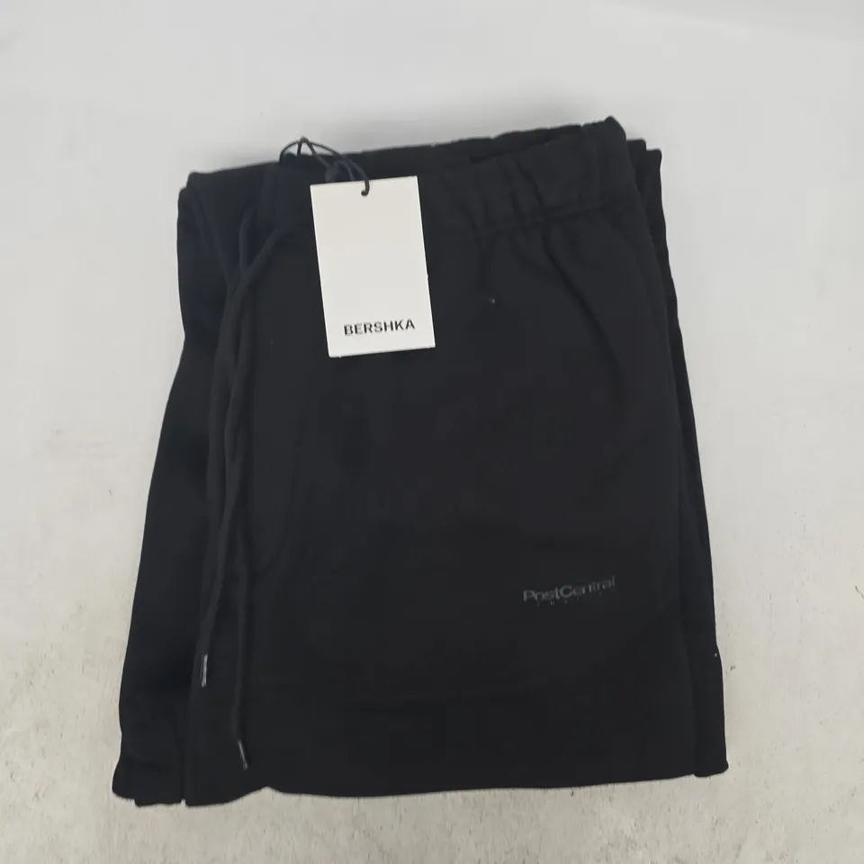 BERSHKA SWEATPANTS IN BLACK SIZE LARGE