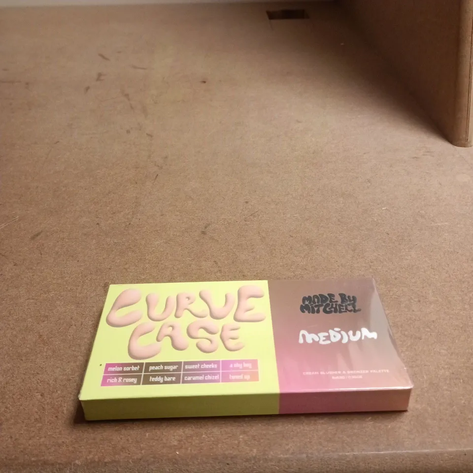 CURVE CASE MEDIUM CREAM BLUSH & BRONZER PALETTE 