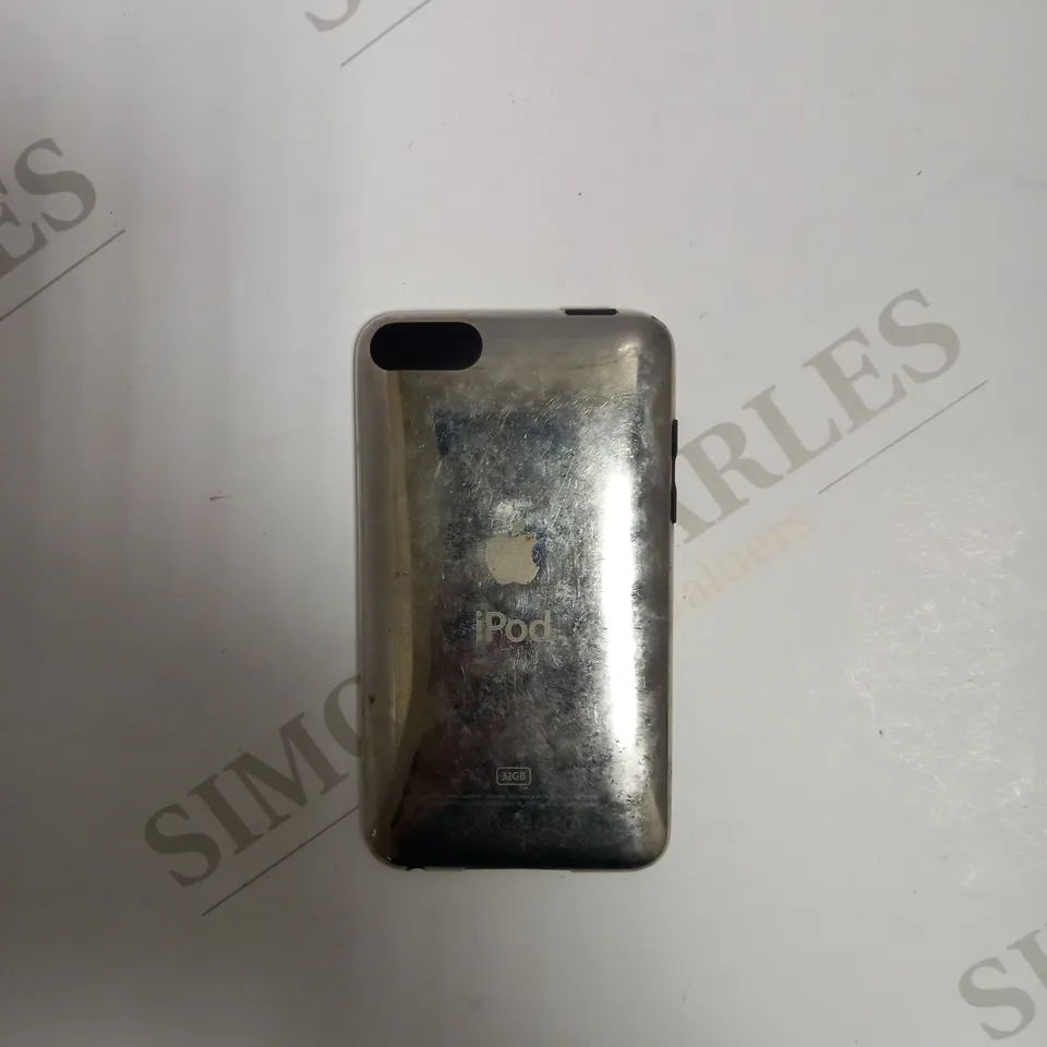 APPLE IPOD TOUCH 32 GB 3RD GENERATION - A1318