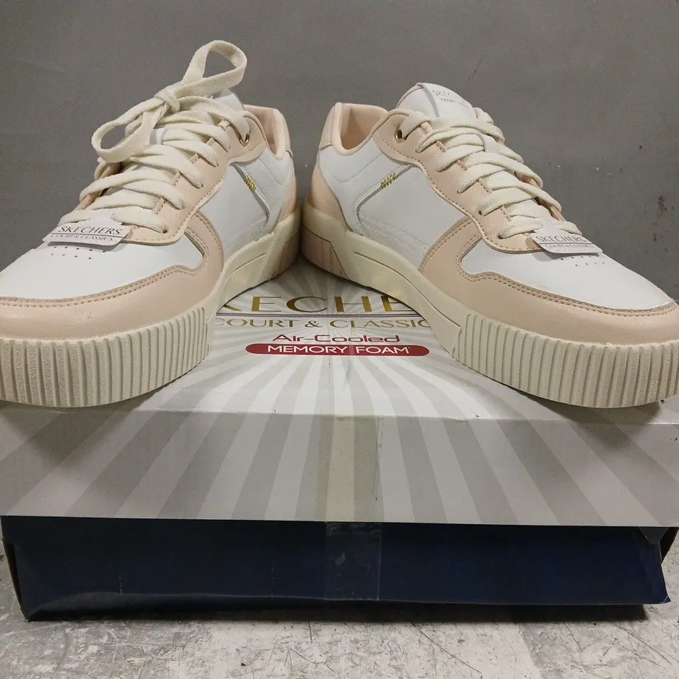 BOXED PAIR OF SKECHERS COURT & CLASSICS SHOES IN WHITE/PEACH SIZE UK 6