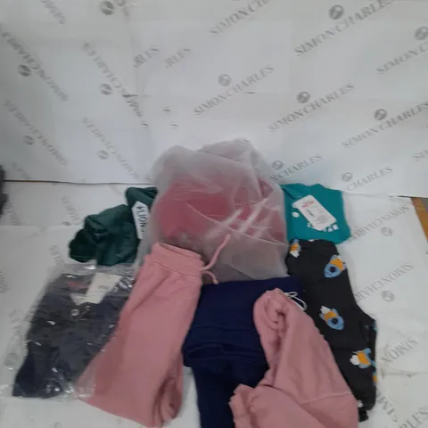 BOX OF ASSORTED CHILDRENS CLOTHING VARYING IN SIZE/COLOUR/STYLE TO INCLUDE:  TOPS, DRESSES, JUMPERS