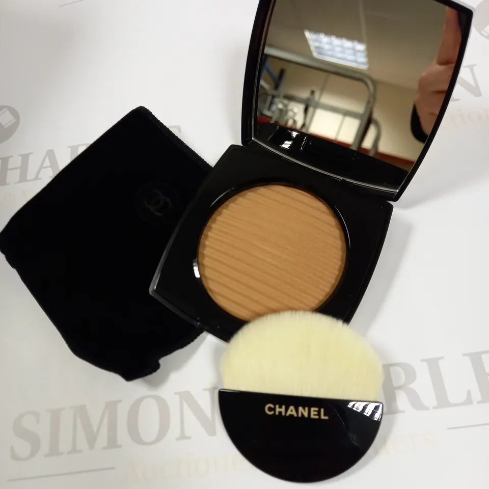 CHANEL- LES BEIGES HEALTHY GLOW LUMINOUS COLOUR - # MEDIUM DEEP 12G