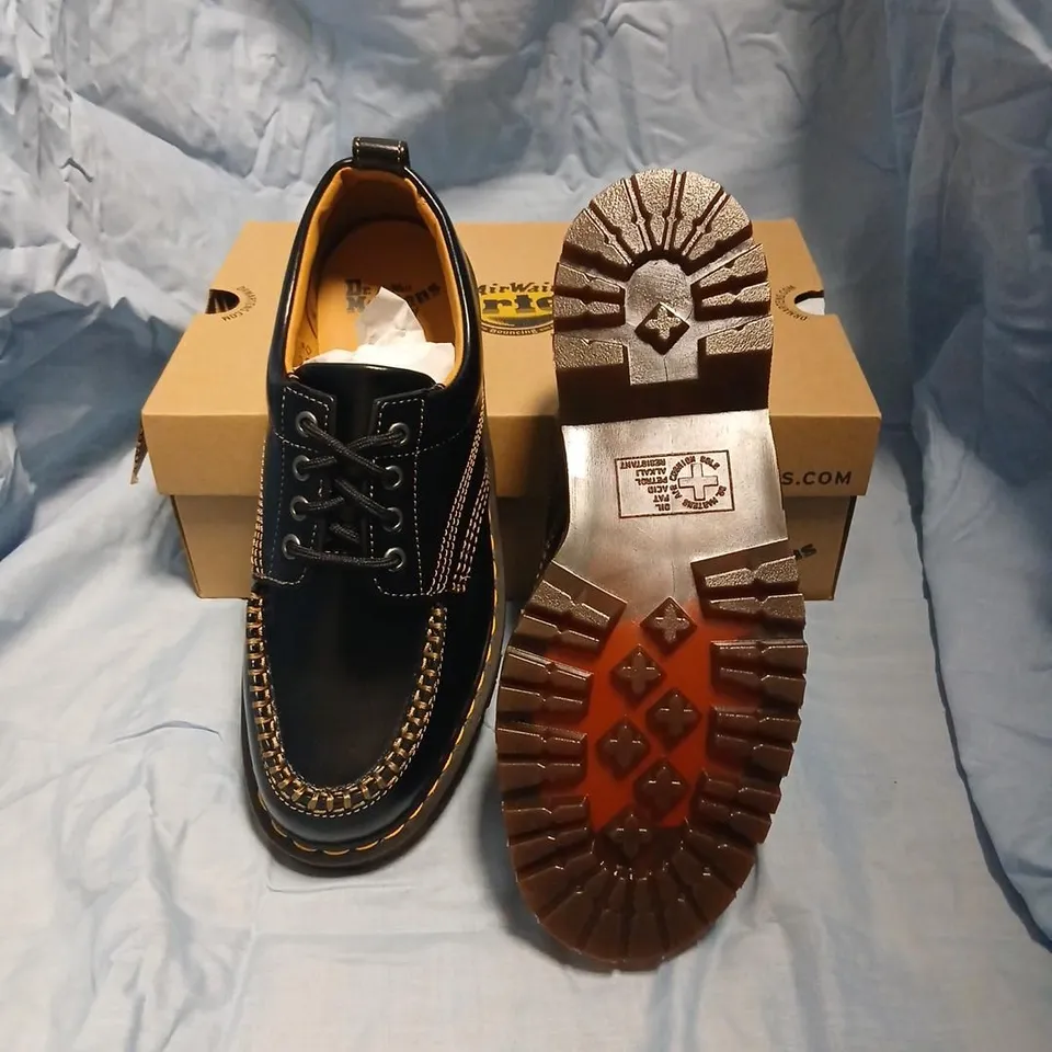 DR. MARTENS LOWELL BLACK ANILINE LEATHER BOOTS – UK 8 (EU 42) – BOXED