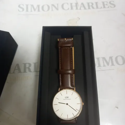 DANIEL WELLINGTON BROWN STRAP WATCH