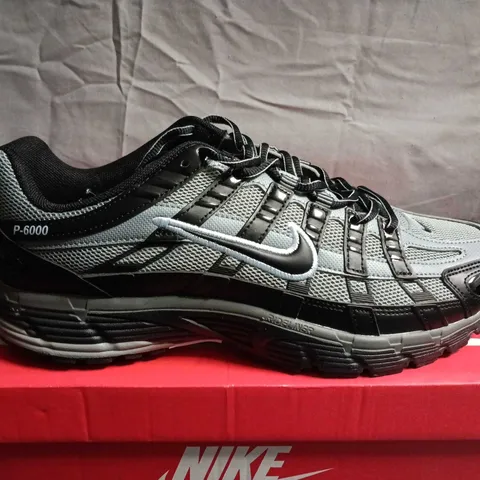 BOXED PAIR OF NIKE P-6000 RUNNING SHOES – GREY/BLACK - UK SIZE 10