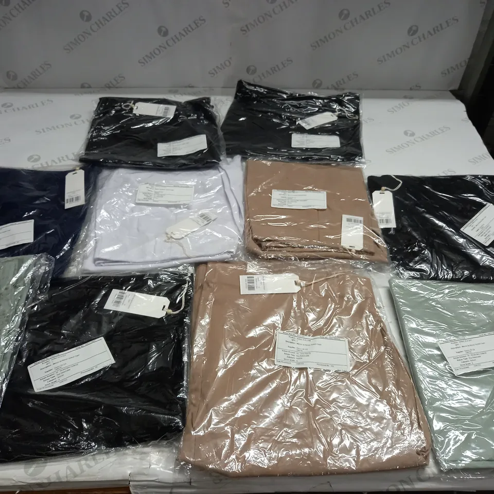 BAG OF APPROX 10 ASSORTED CLOTHING ITEMS TO INCLUDE - MAISON DE NIMES