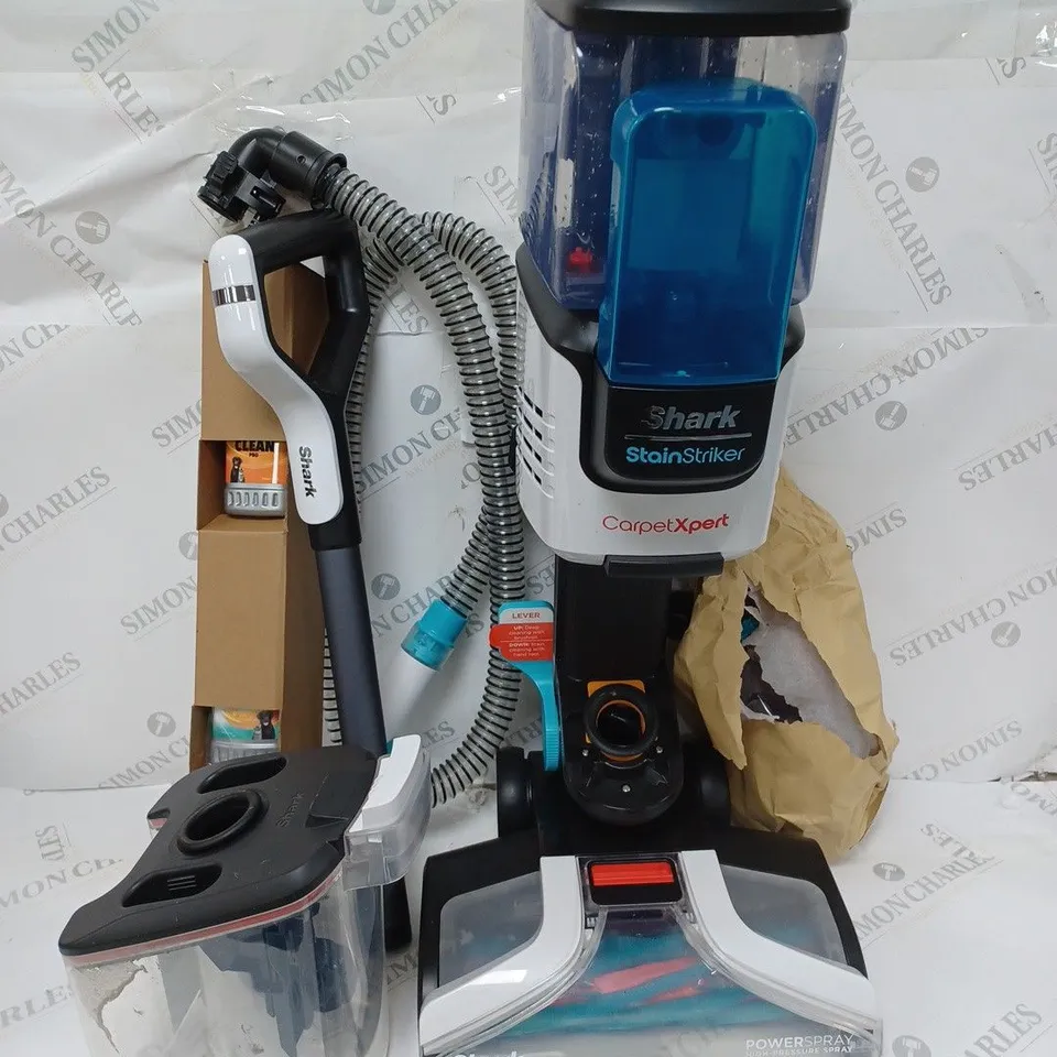 SHARK CARPET XPERT DEEP CARPET CLEANER & BUILT IN STAIN STRIKER EX200UK