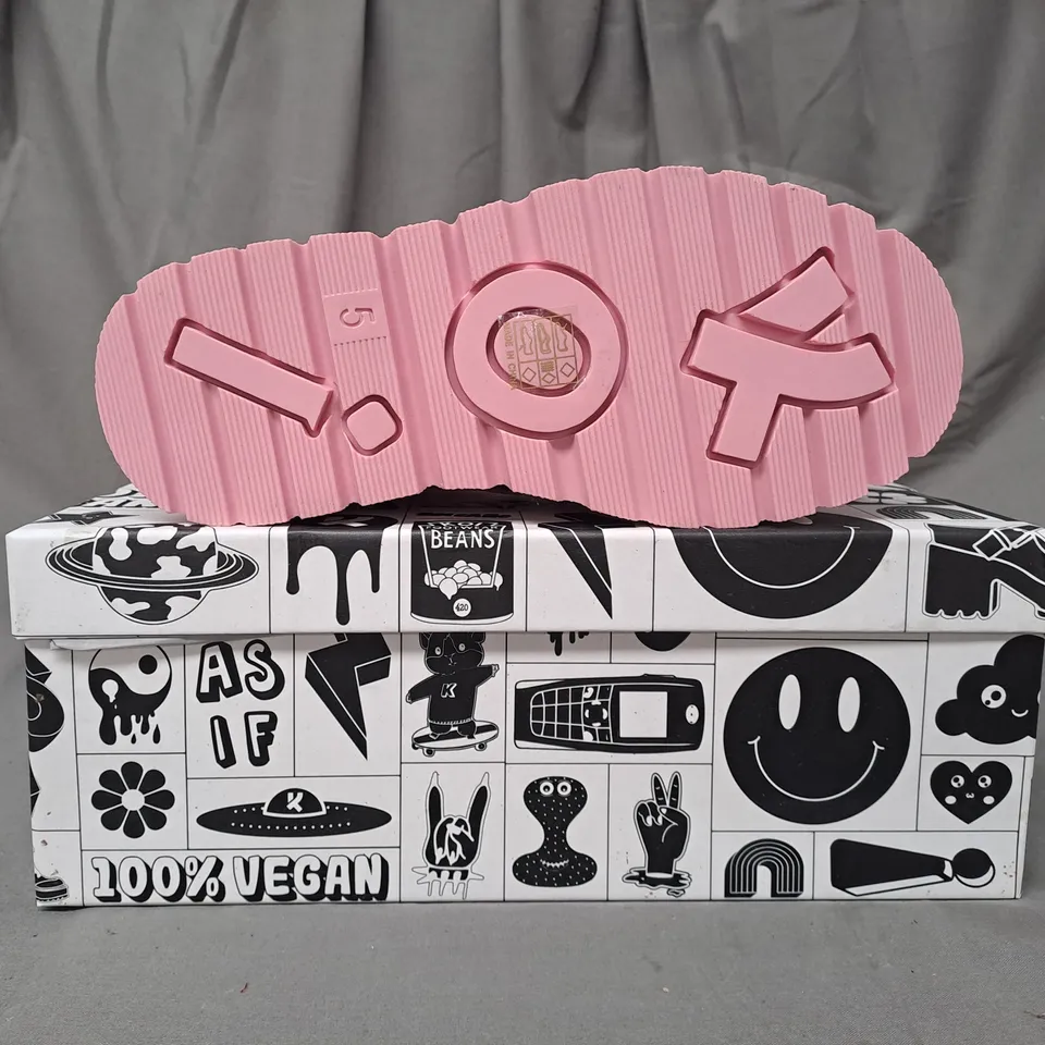 BOXED PAIR OF KOI VEGAN YAMI PASTEL PINK PLATFORM BOOTS UK SIZE 5