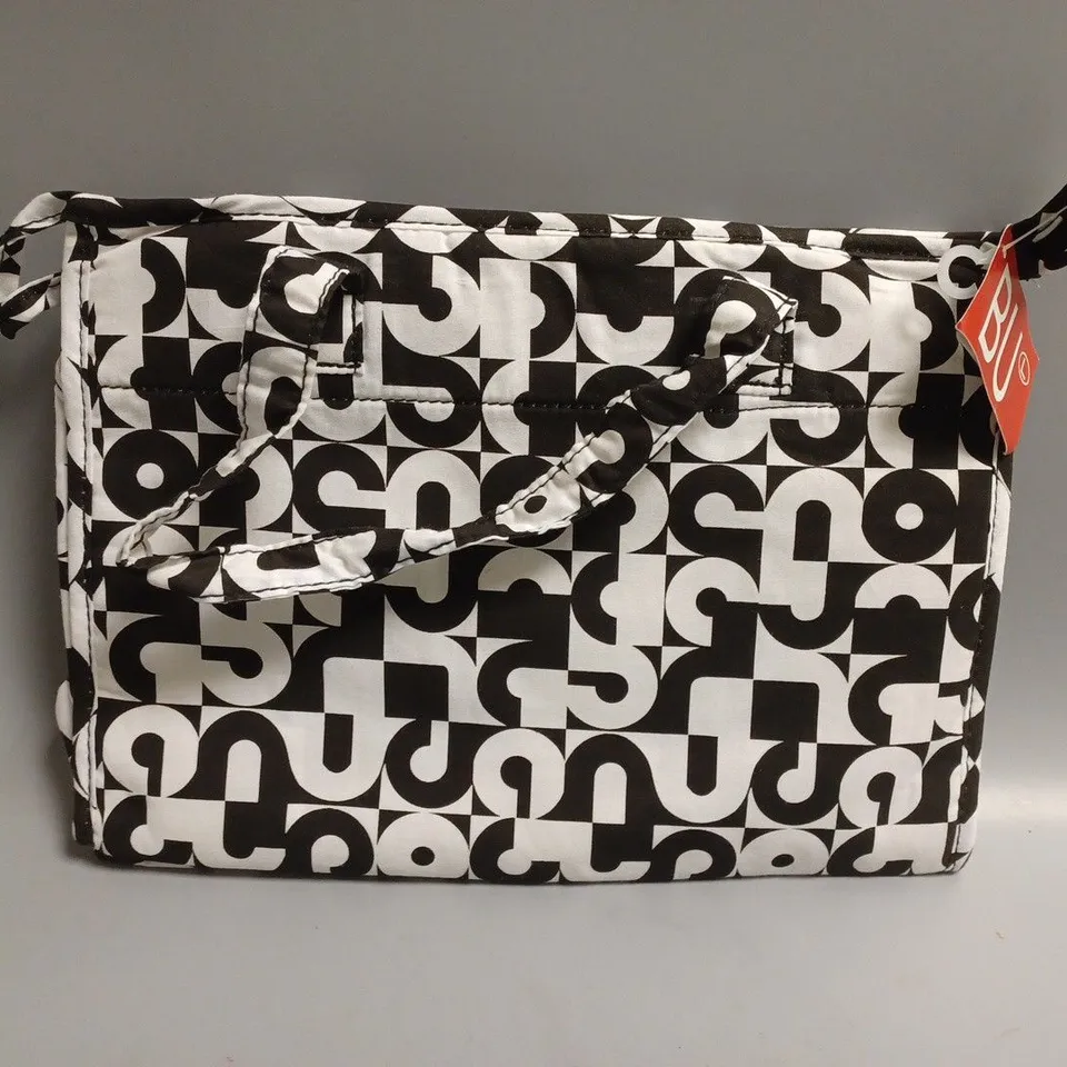 APPROXIMATELY 9 BAGS UNLIMITED COSMETICS BAG