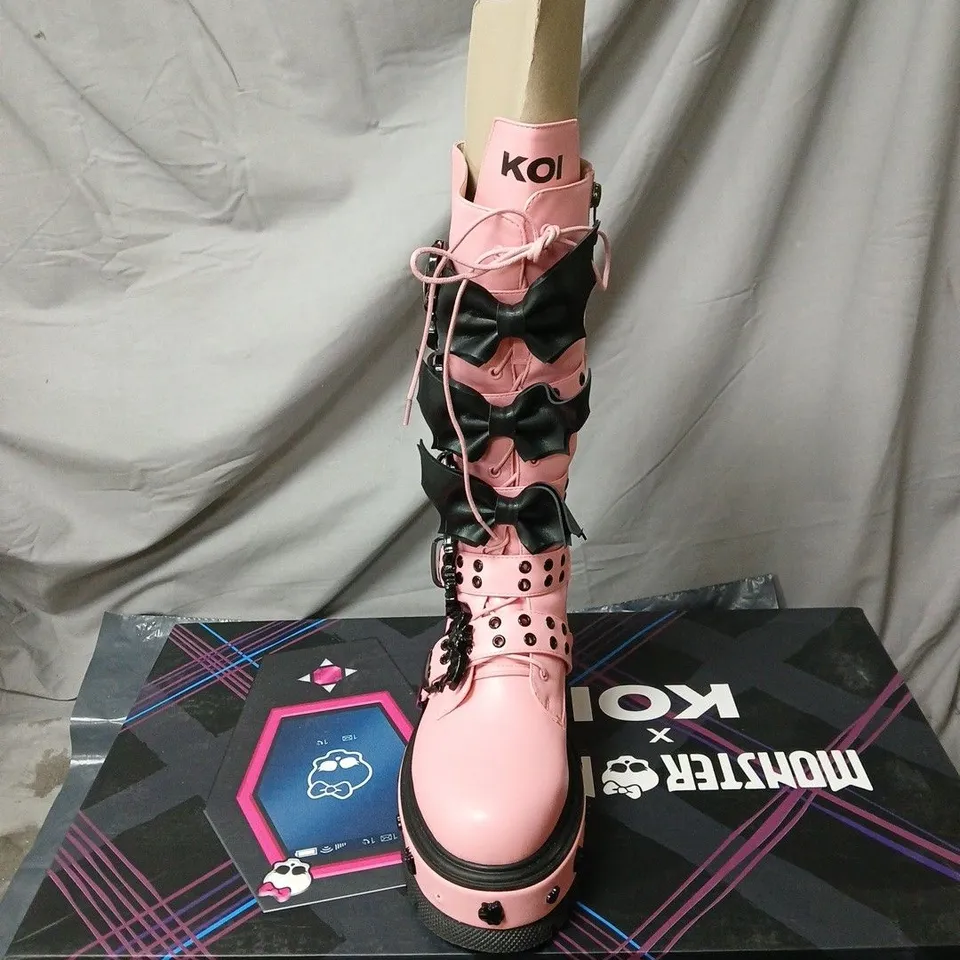 KOI MONSTER HIGH COUNT FABULOUS PINK BOOTS BOXED SIZE 6