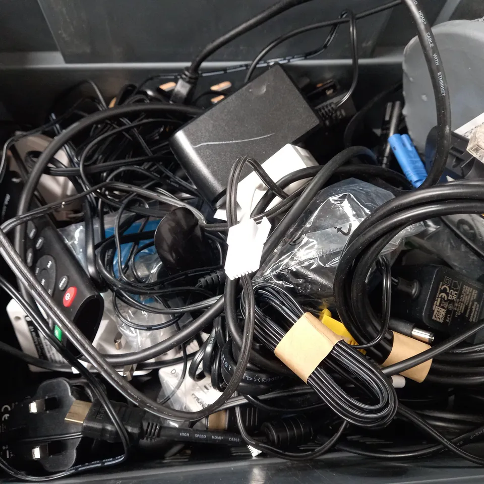 BOX OF APPROXIMATELY 12 ASSORTED ITEMS TO INCLUDE - ETHERNET CABLE - SKY Q REMOTE - AUDIO CONVERTER ECT