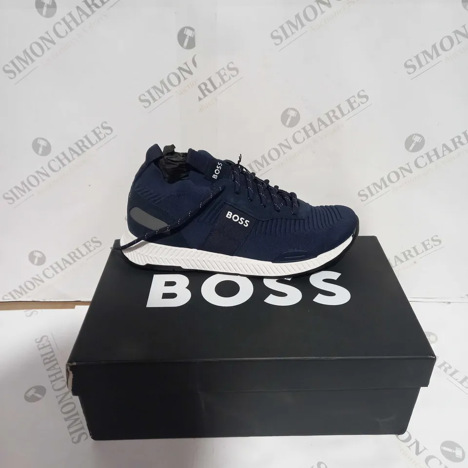 BOXED PAIR OF BOSS TITANIUM KNIT DARK BLUE SIZE 9