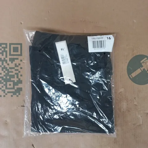 BAGGED ROMAN BANGALINE PLAIN SHORTS IN BLACK SIZE 16