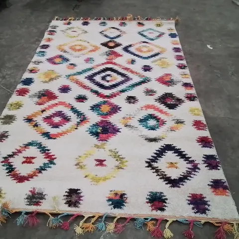 QUALITY DESIGNER AREA RUG - APPROXIMATELY 230X140CM