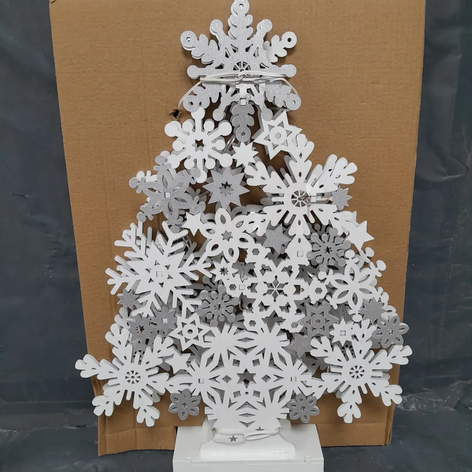 SNOWFLAKE LIGHT UP TREE