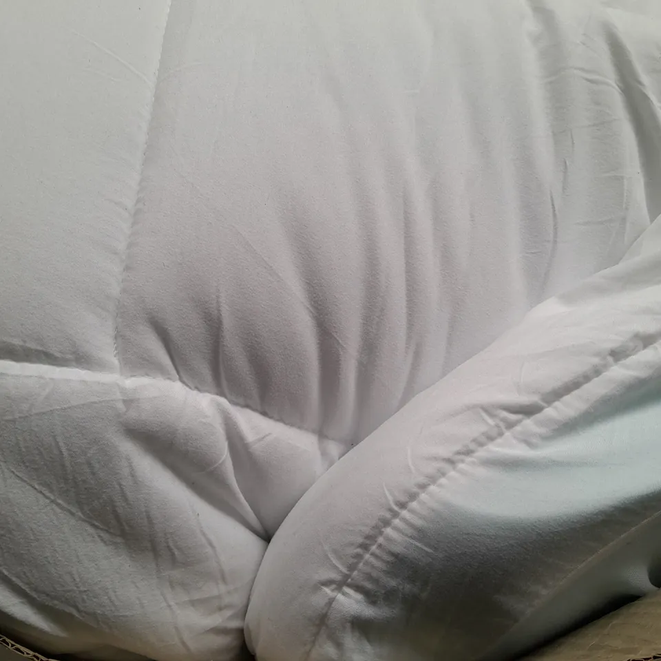 UNBRANDED MEMORY FOAM MATTRESS TOPPER - SIZE UNSPECIFIED - COLLECTION ONLY