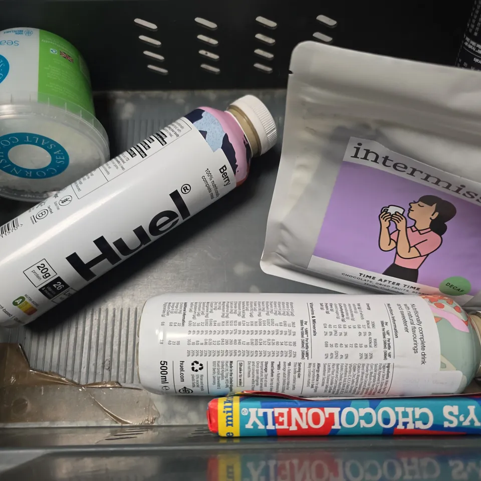 APPROXIMATELY 8 ASSORTED FOOD & DRINK ITEMS TO INCLUDE - HUEL BERRY , MALTESERS , RIBENA ETC