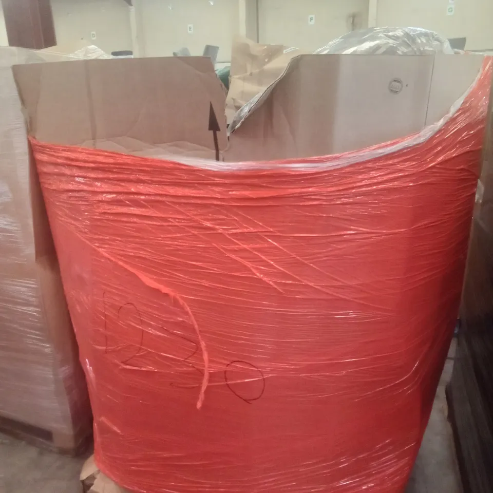 PALLET OF ASSORTED ITEMS INCLUDING STOREMIC TOILET SEAT, TRUNKI KIDS SUITCASE, LED LIGHT FIXTURE, DOOR MAT, CATERING CAMPING STOVE 