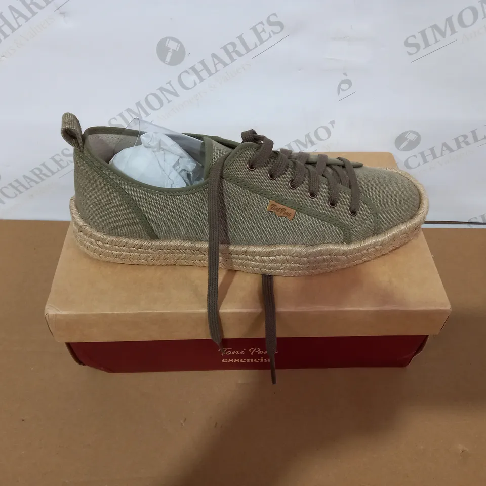 BOXED PAIR OF TONI PONS ESSENTIAL GREEN SHOES SIZE40