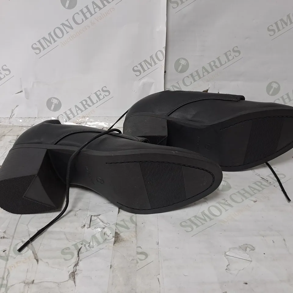 APPROXIMATELY 10 PAIRS OF UNBOXED GEORGE FABULOUS FOOTWEAR HEELED SUIT SHOES IN BLACK - VARIOUS SIZES 