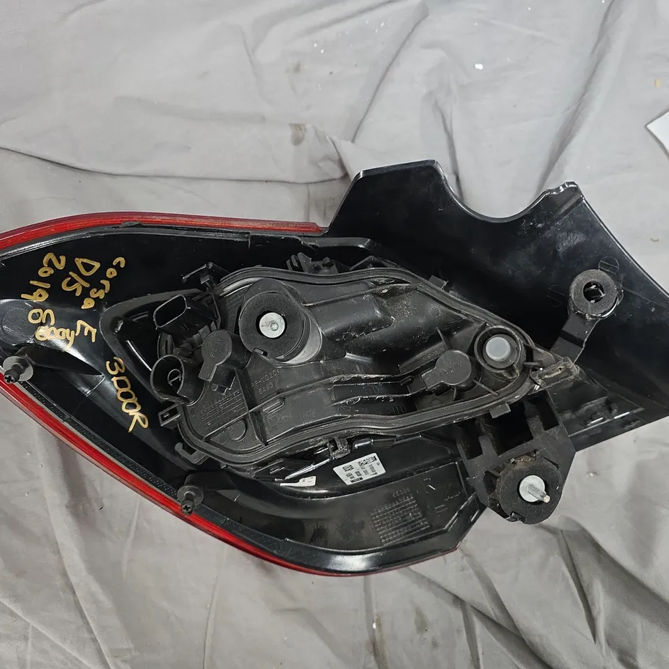 CORSA REAR TAIL LIGHT ASSEMBLY – RED LENS 