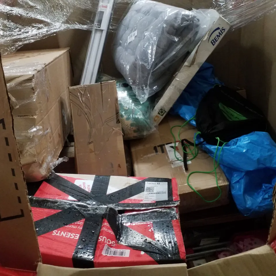 PALLET CONTAINING ASSORTED PRODUCTS INCLUDING KIDS BICYCLE, ROLLER BLIND, PORTABLE ICE BATHTUB & TOILET SEAT