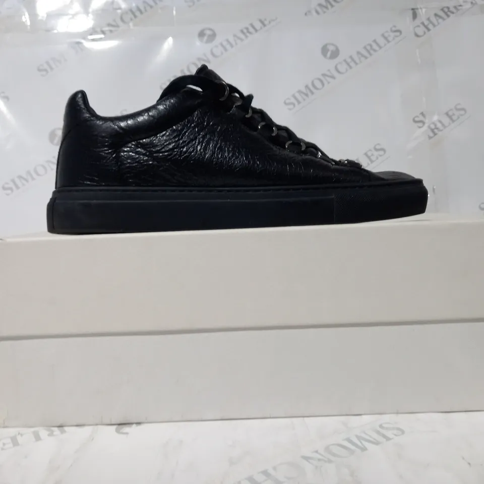 BOXED PAIR OF BALENCIAGA SHOES IN BLACK EU SIZE 41