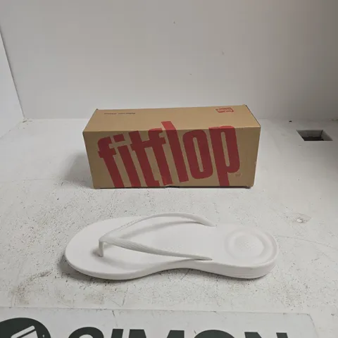FITFLOP IQUSHION ERGONOMIC FLIP-FLOPS β URBAN WHITE, UK 8