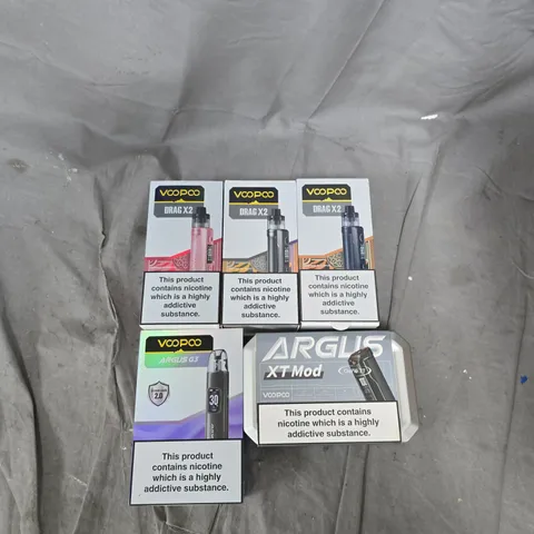 BOX OF APPROXIMATELY 30 ASSORTED E-CIGARETTES AND ACCOMPANIMENTS TO INCLUDE: VARIOUS VOOPOO ITEMS 