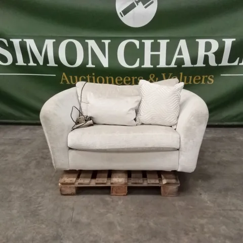 QUALITY DESIGNER FABRIC UPHOLSTERED POWER RECLINER SNUGGLE CHAIR