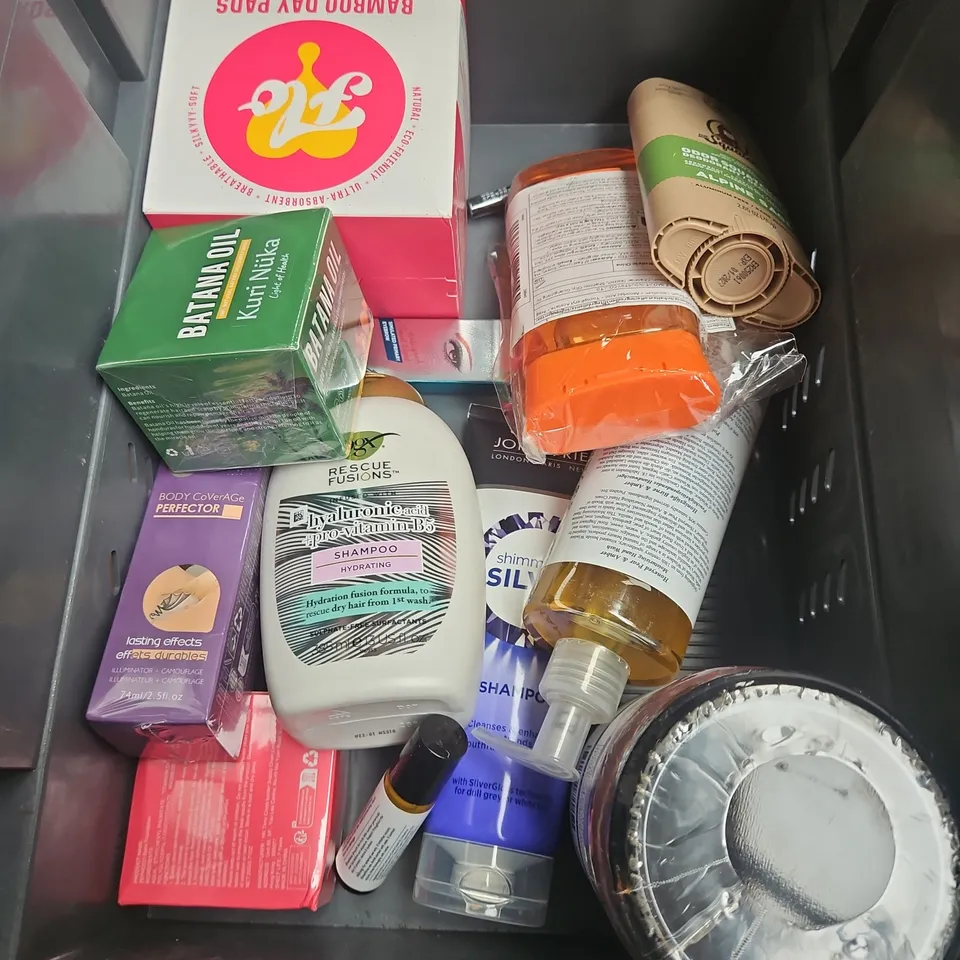 APPROXIMATEY 20 HEALTH AND BEAUTY PRODUCTS TO INCLUDE - DERMATICA SQUALENE CREAM CLEANSER - KIEHL'S BRIGHTENING & EXFOLIATING DAILY CLEANSER - FLO BAMBOO DAY PADS - ETC
