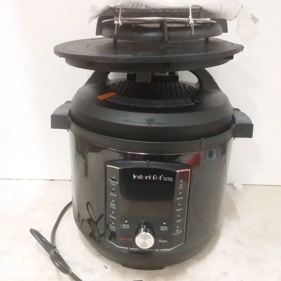 BOXED INSTANT POT AF8 PRO CRISP + AIR FRYER