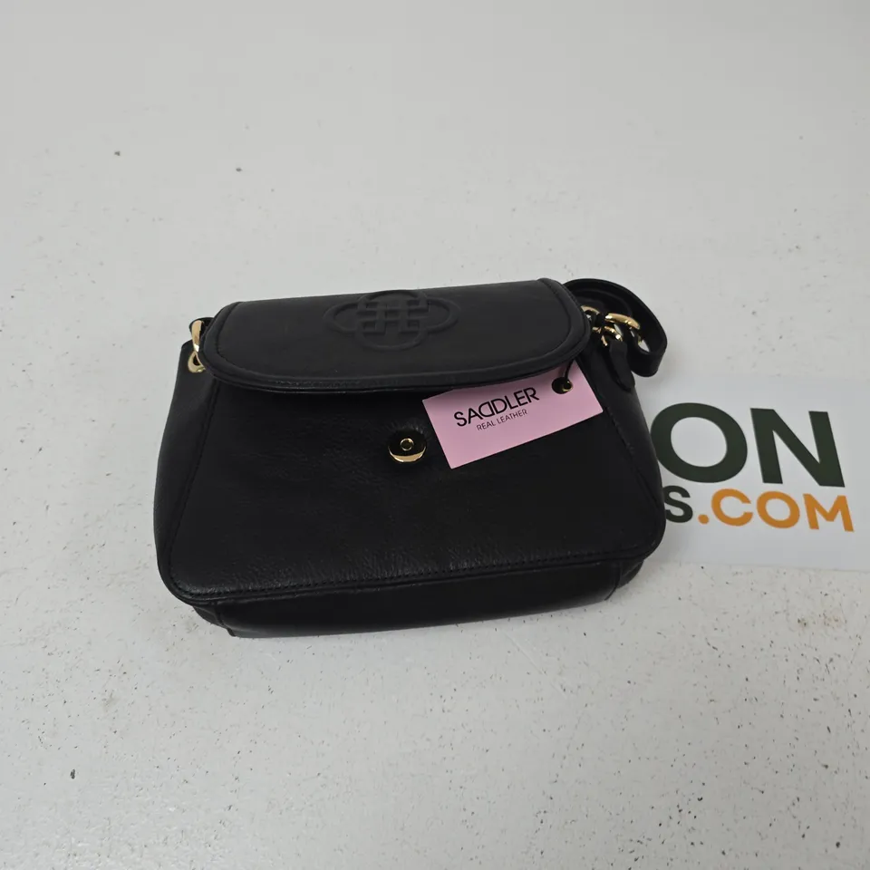 BOX OF APPROXIMATELY 25 ASSORTED CLOTHING ITEMS TO INCLUDE: SADDLER BAG