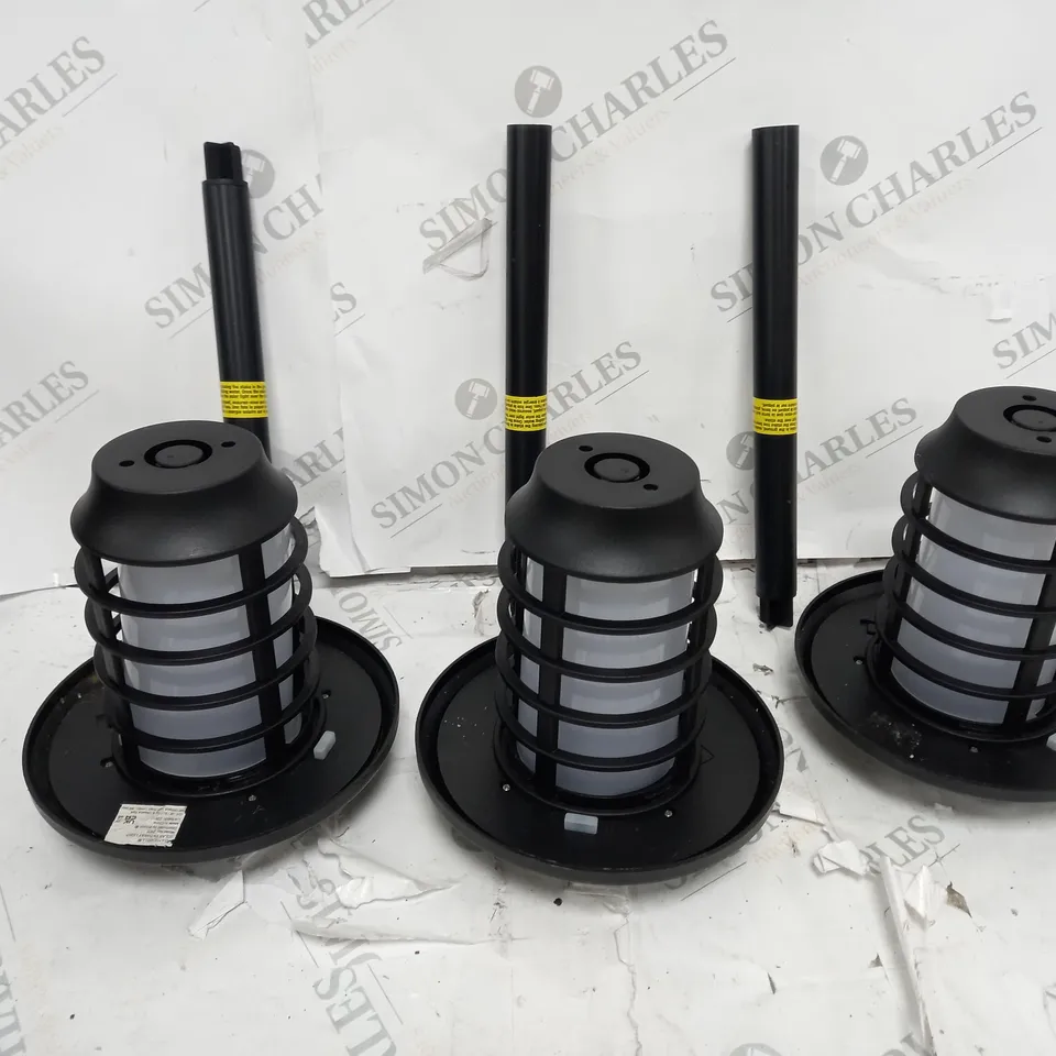 BOXED BELL & HOWELL SOLAR 21 LUMENS DUAL FUNCTION FLAME/WHITE STAKE LIGHTS