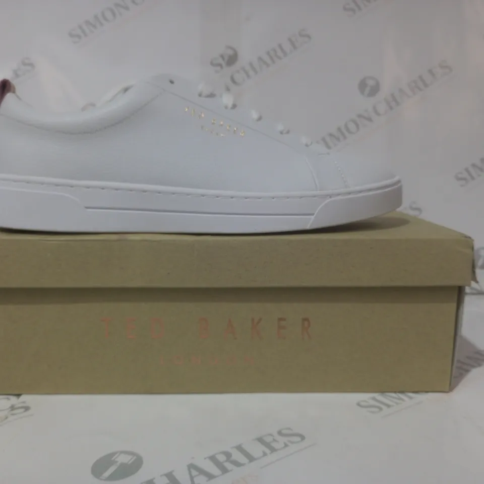 BOXED PAIR OF TED BAKER LONDON SHOES IN WHITE UK SIZE 8