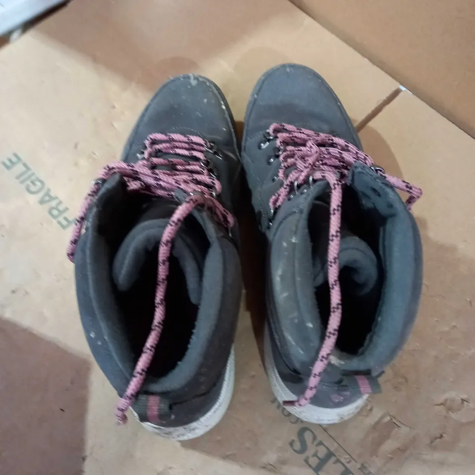 SKETCHER BLUE BOOTS SIZE 7 