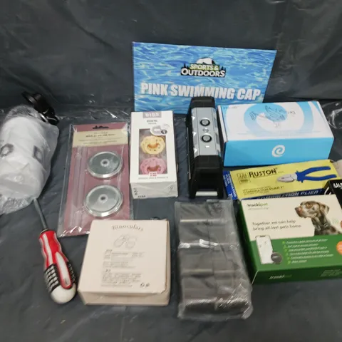 BOX OF APPROXIMATELY 8 ASSORTED ITEMS TO INCLUDE - PINK SWIM CAP, BIBS PACIFIER, AND TRACKIPET ETC.